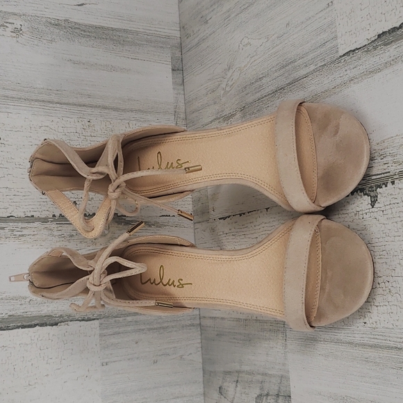 Lulu's suede feel beige open toe ankle tie 4" high heels, zip up back Size 10 - Picture 1 of 8